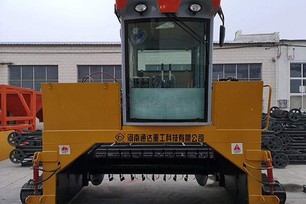 履帶式翻堆機